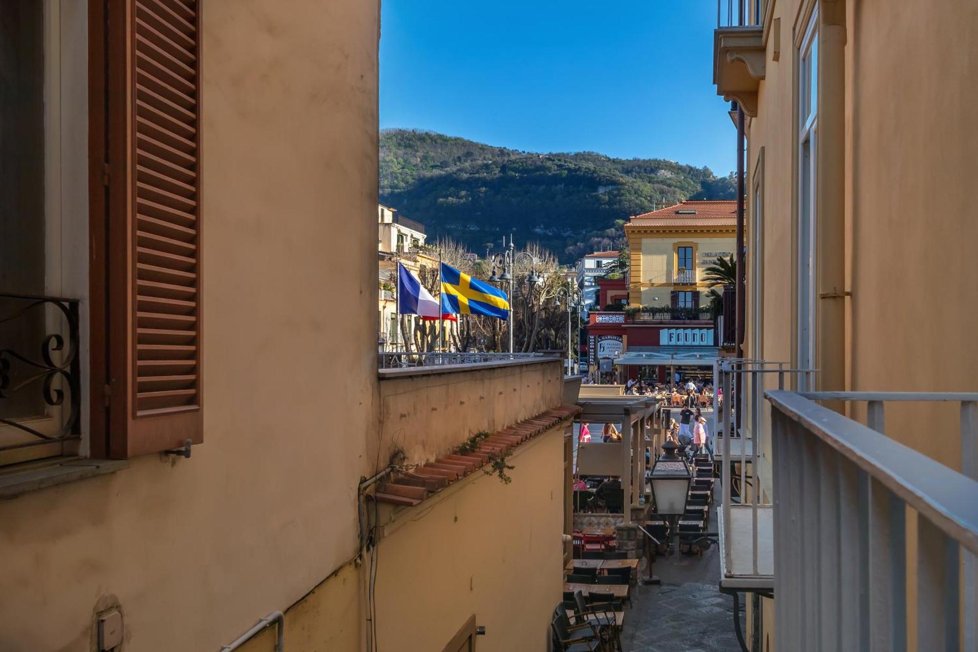Lovelia: Sorrento Square Lovely Suite Exterior foto