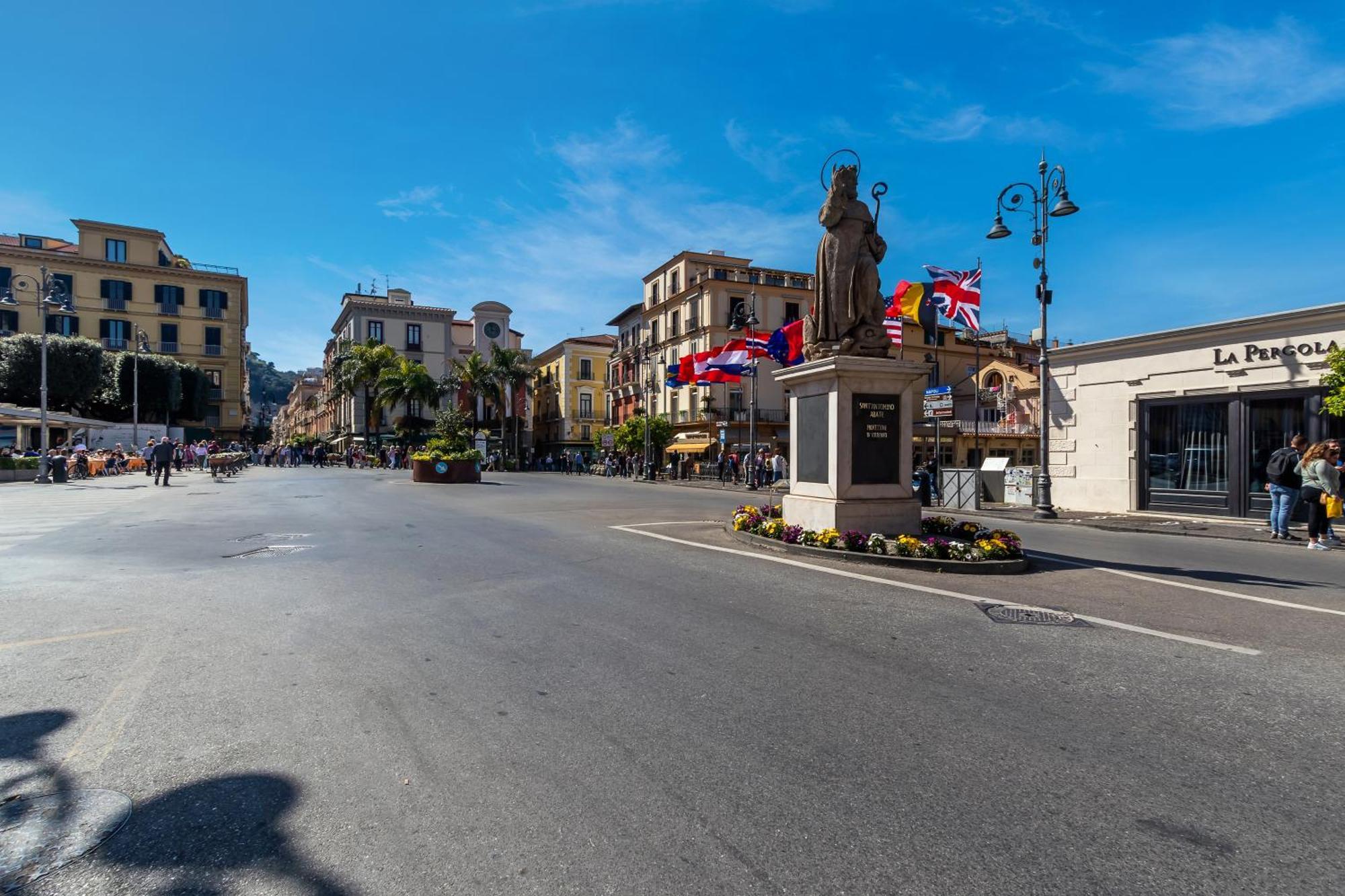 Lovelia: Sorrento Square Lovely Suite Exterior foto